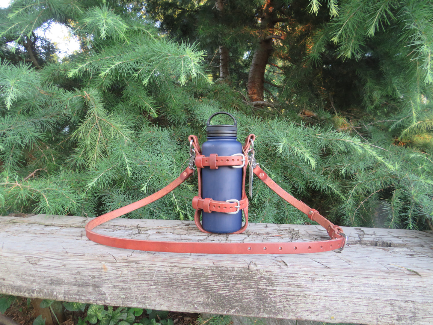 Hand made Hermann Oak harness leather blanket carrier with matching water bottle carrier