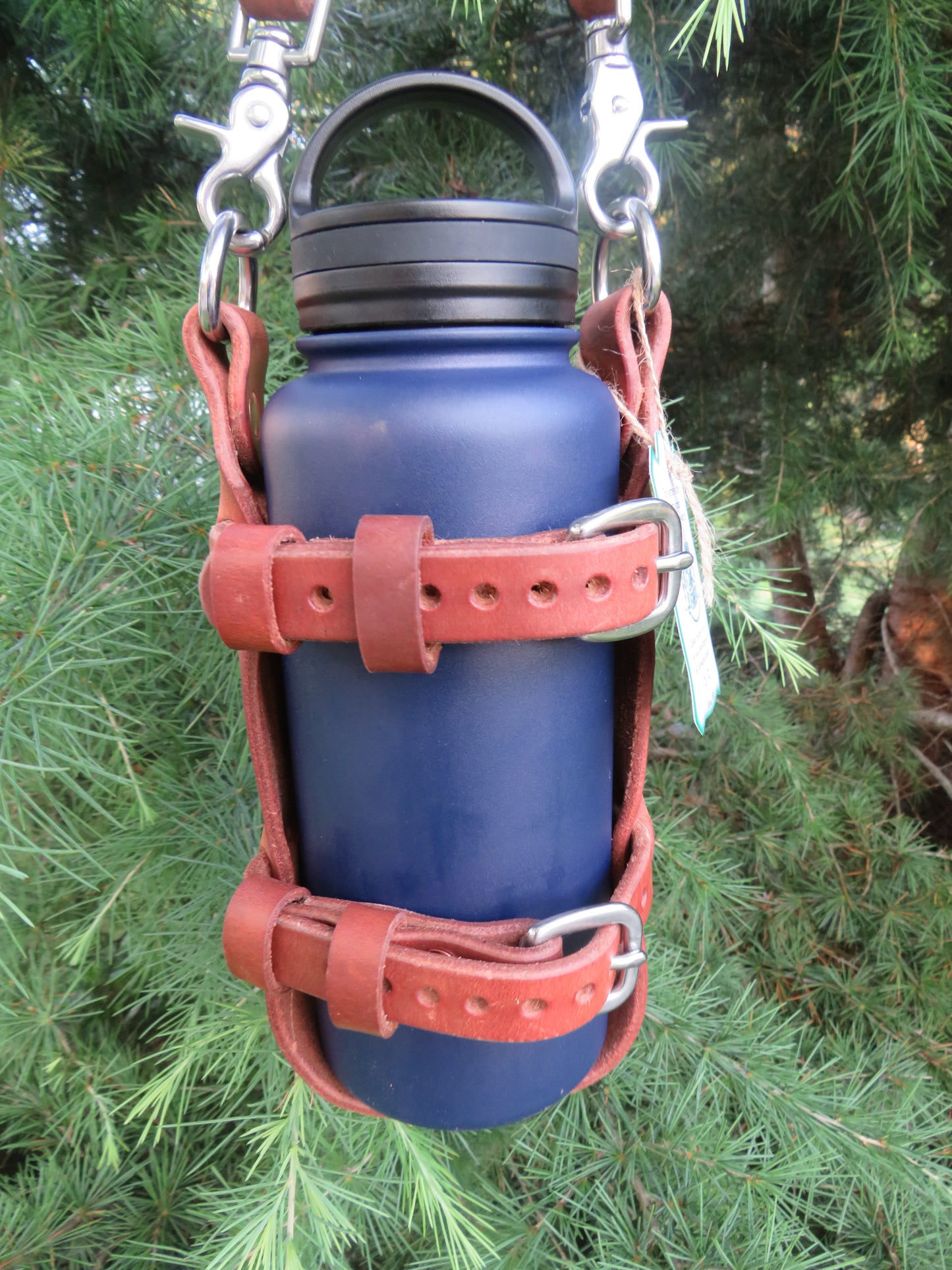 Hand made Hermann Oak harness leather blanket carrier with matching water bottle carrier