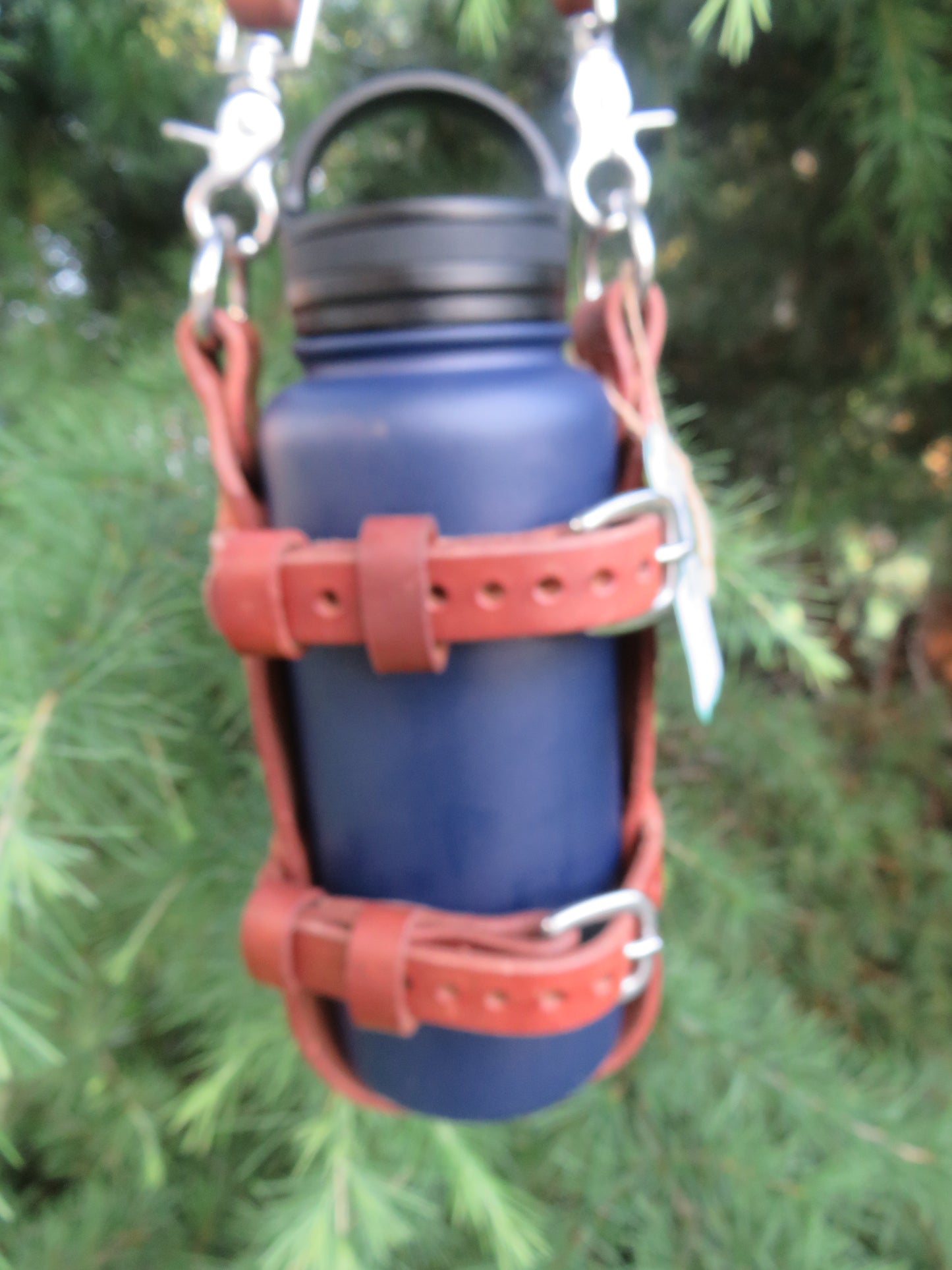 Hand made Hermann Oak harness leather blanket carrier with matching water bottle carrier