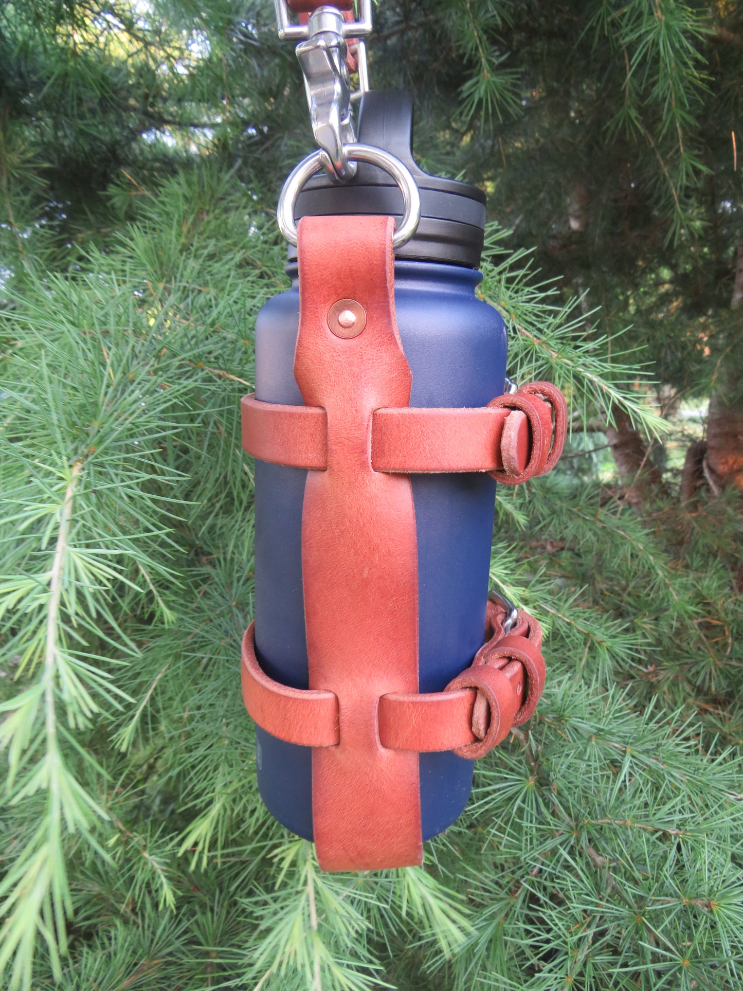 Hand made Hermann Oak harness leather blanket carrier with matching water bottle carrier