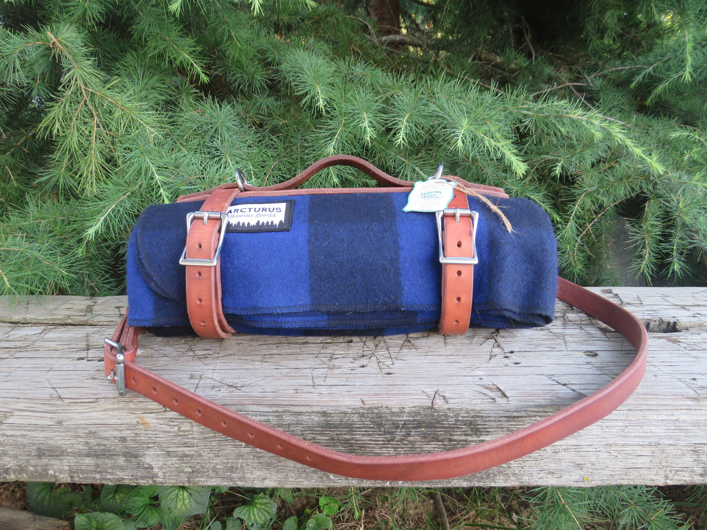 Hand made Hermann Oak harness leather blanket carrier with matching water bottle carrier