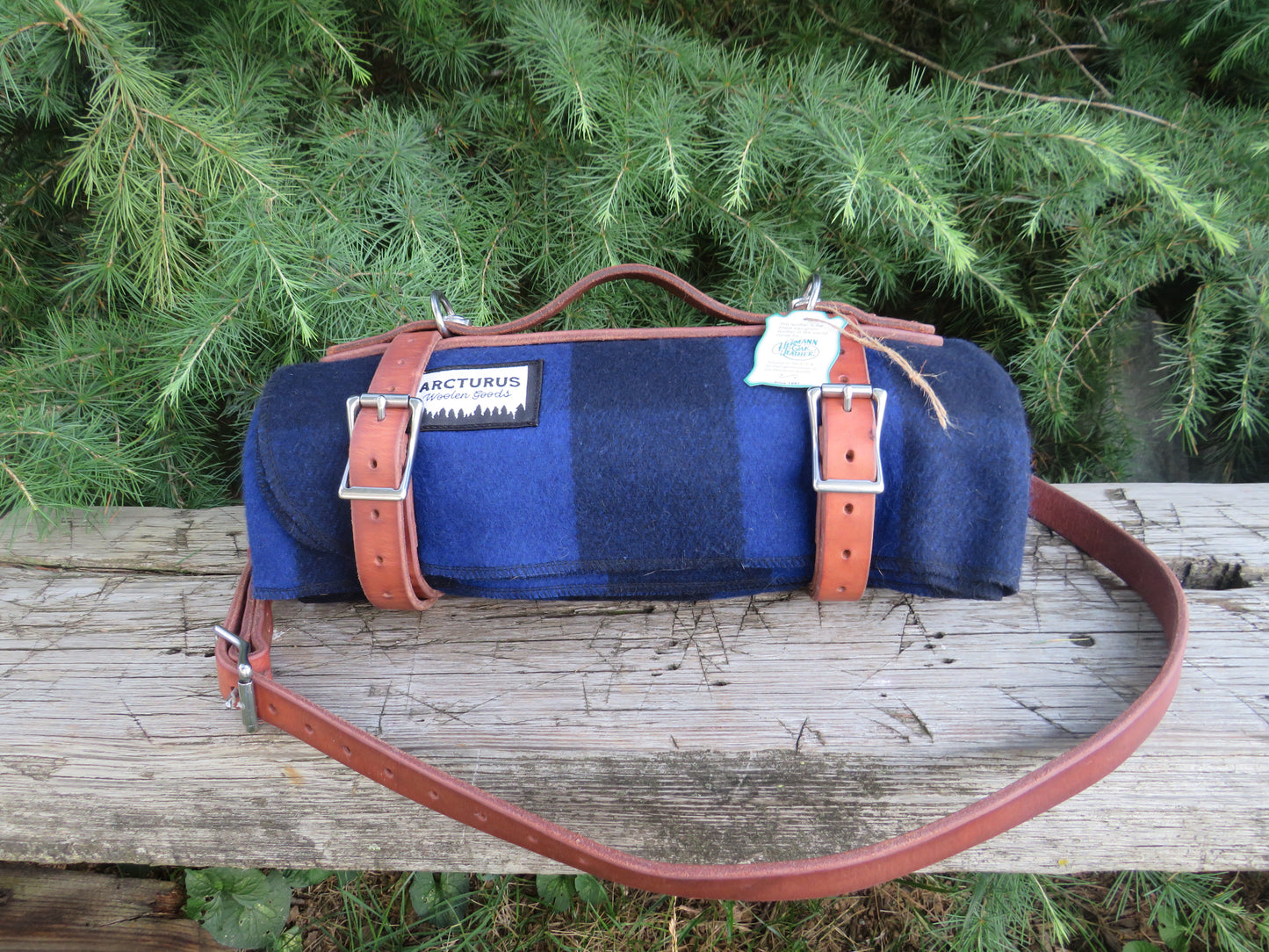 Hand made Hermann Oak harness leather blanket carrier with matching water bottle carrier