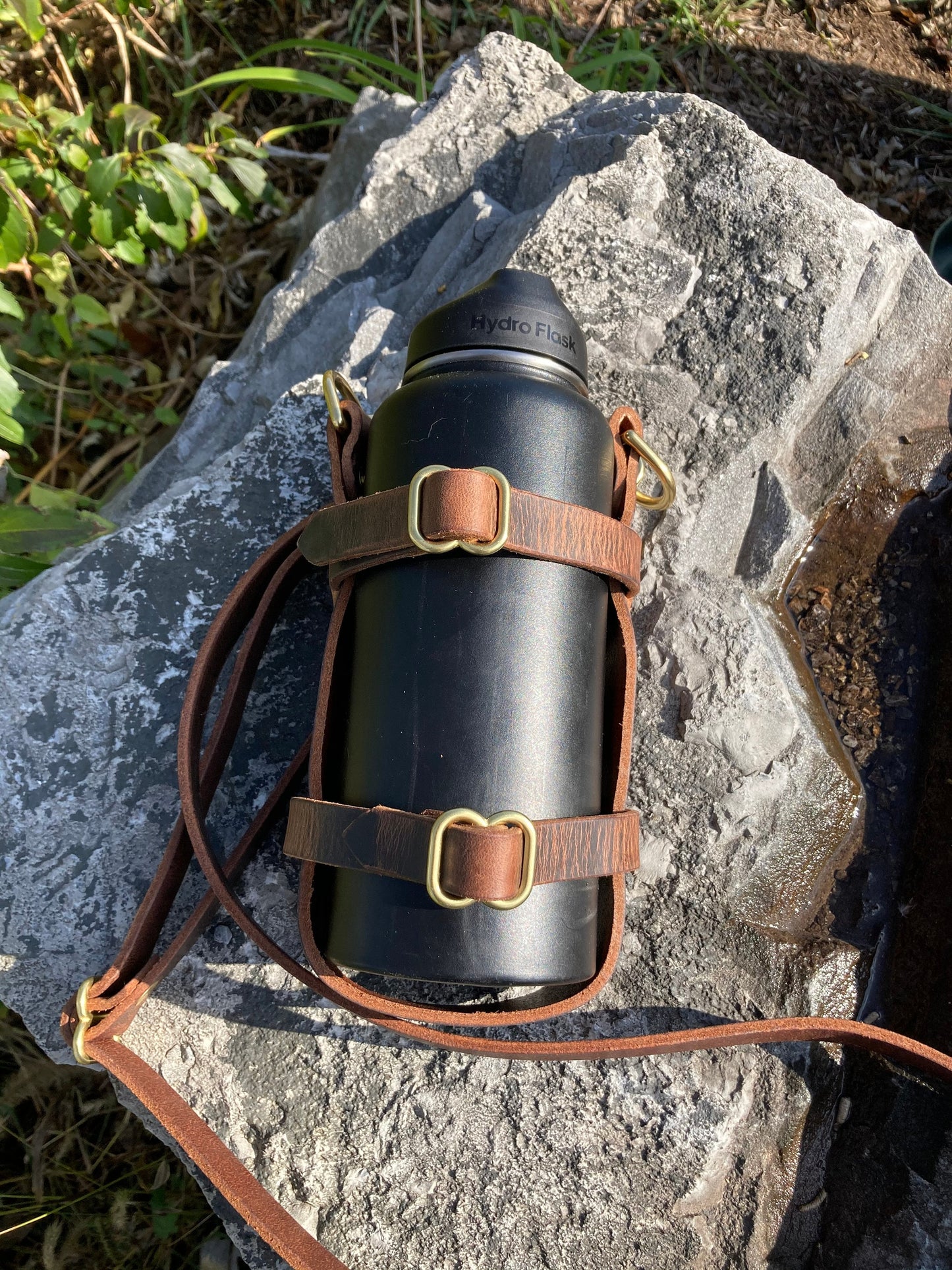 Adjustable Full Grain leather water bottle carrier with shoulder strap, reusable water bottle carry strap harness for water bottle